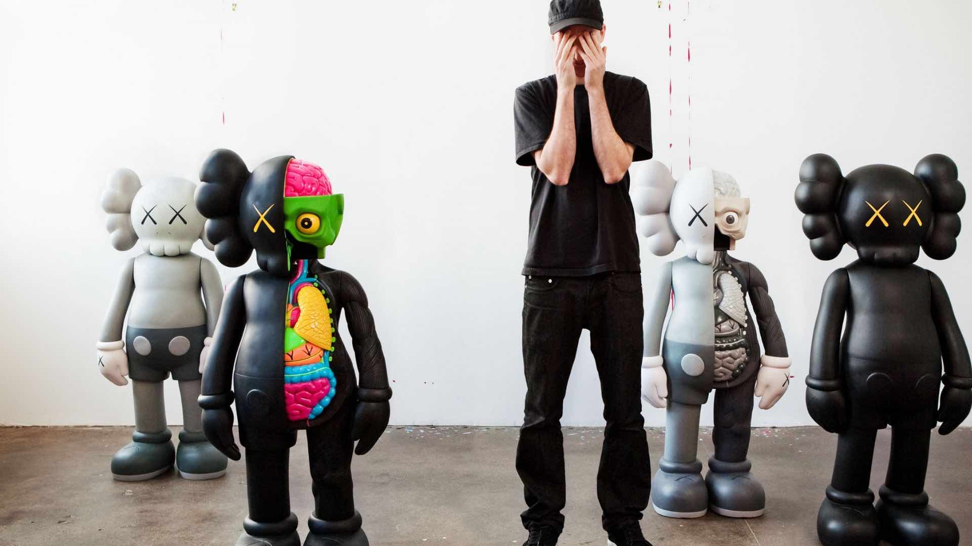 Главные фигуры KAWS: открываем его знаменитые творения