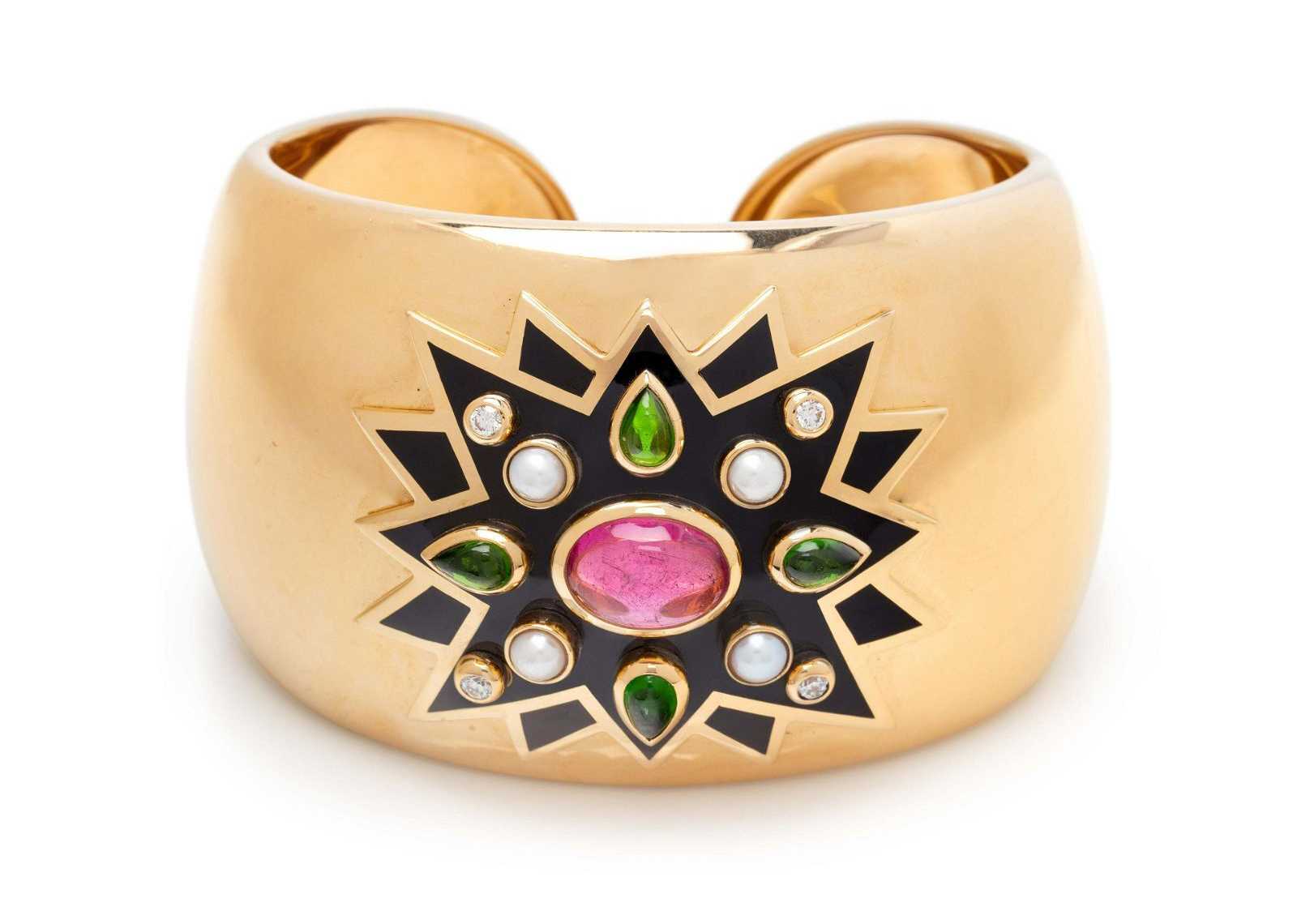 A Verdura Sunburst cuff bracelet in gold, with peridots, cultured pearls, and round brilliant-cut diamonds surrounding an oval cabochon pink tourmaline on a black enamel sunburst, earned $35,000 plus the buyer’s premium in September 2021. Image courtesy of Freeman’s Hindman and LiveAuctioneers.