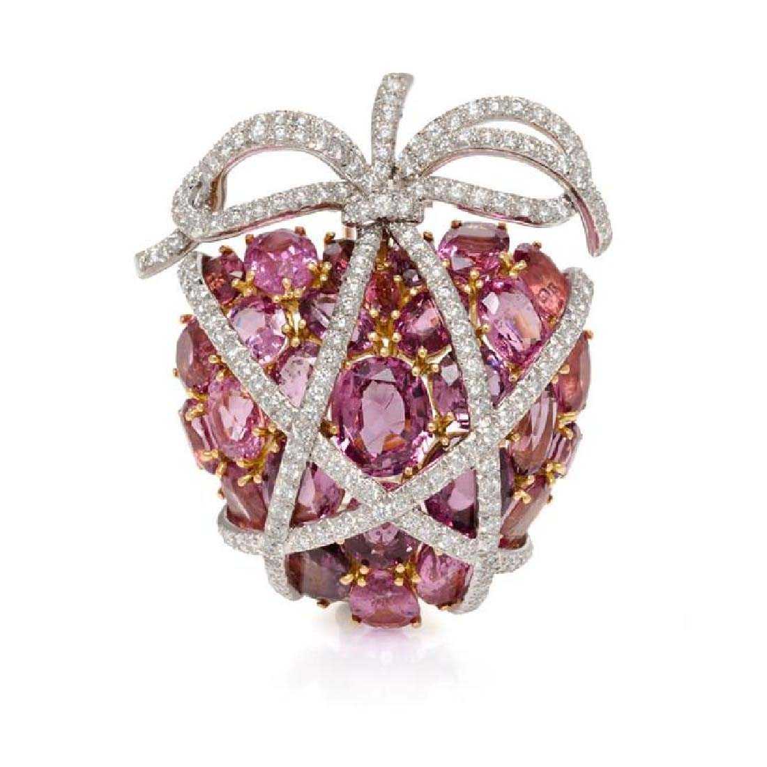 Another popular Verdura design was his heart-shape pieces. A Wrapped Heart brooch in 18K gold, platinum, pink spinel, and diamonds brought $30,000 plus the buyer’s premium in April 2018. Image courtesy of Freeman’s Hindman and LiveAuctioneers.